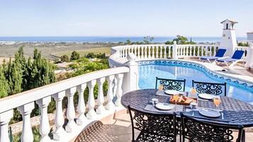 Villa, 4 Bedrooms, Terrace | Outdoor dining