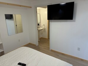 2 bedrooms, desk, iron/ironing board, free WiFi