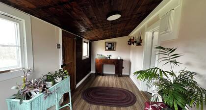 Charming historic 2-bedroom farmhouse 4 miles from historic Milan with WiFi