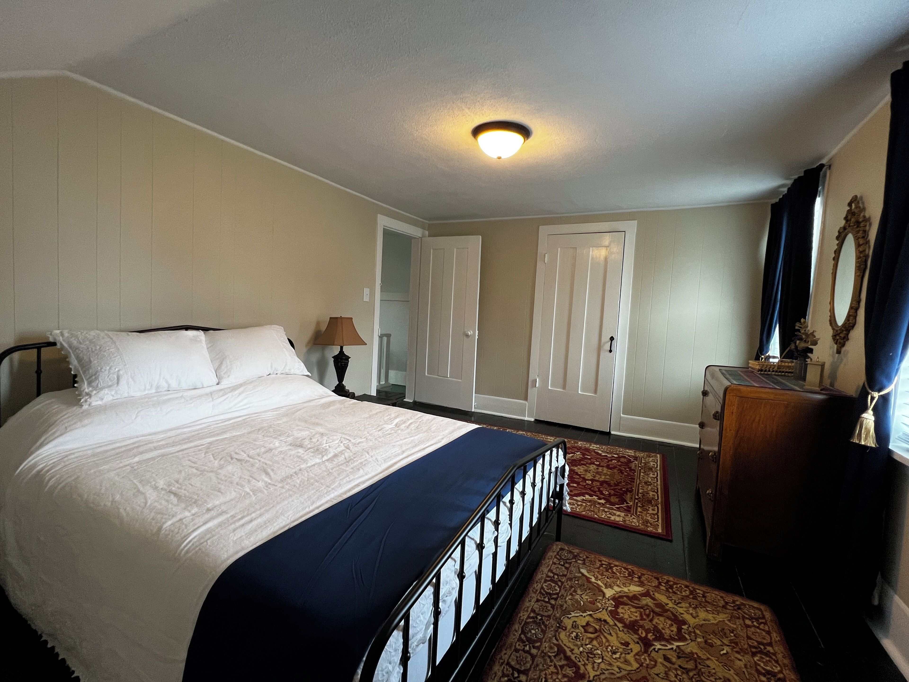 2 slaapkamers, een bureau, een strijkplank/strijkijzer, wifi