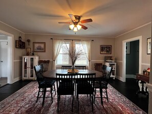 Dining - Charming historic 2-bedroom farmhouse 4 miles from historic Milan with WiFi (Milan)