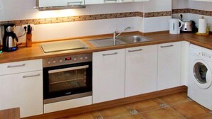 Casa, 4 quartos, terraço | Cozinha privada