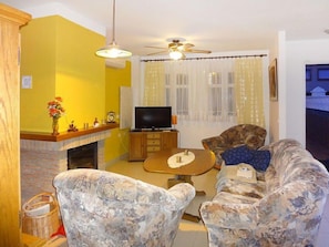 House, 4 Bedrooms, Terrace | Living area - Global Playa del Conde 7132 (Velez-Malaga)