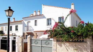 Casa, 4 quartos, terraço | Fachada