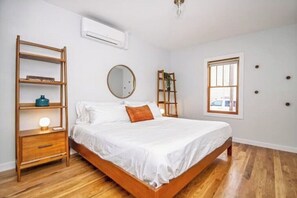 1 bedroom, WiFi, bed sheets - 1 Mi to Bathhouses, DTWN King Bed Fast WiFi (Hot Springs)