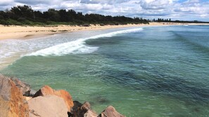 Una spiaggia nelle vicinanze