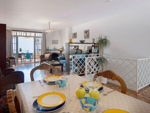 Rumah, 3 kamar tidur, teras | Tempat makan