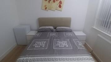 House | 4 bedrooms, free WiFi, bed sheets