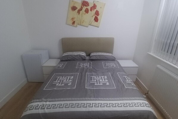 House | 4 bedrooms, free WiFi, bed sheets - Coventry Stay - Sleeps 8, Free Parking & Wifi (Coventry)