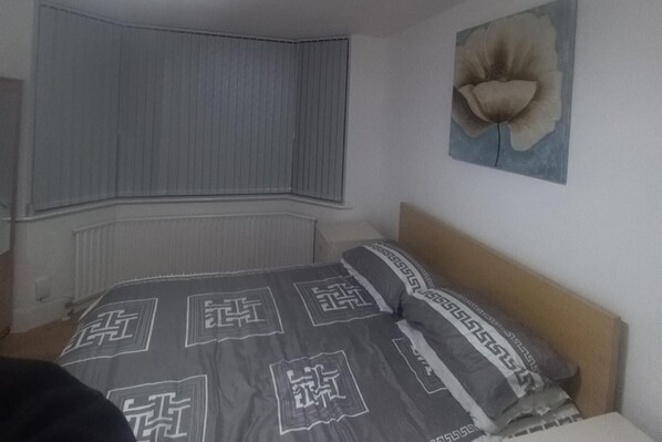 House | 4 bedrooms, free WiFi, bed sheets