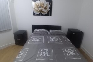 House | 4 bedrooms, free WiFi, bed sheets - Coventry Stay - Sleeps 8, Free Parking & Wifi (Coventry)