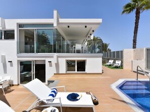 Maison, 6 chambres, terrasse | Restauration extérieure