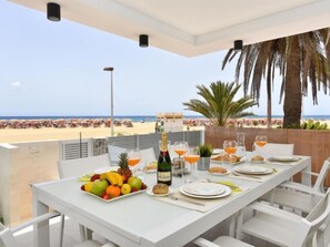 Maison, 6 chambres, terrasse | Restauration extérieure