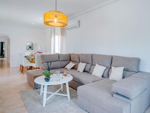 Huvila, useita makuuhuoneita, terassi | Oleskelualue