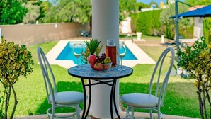 Villa, meerdere slaapkamers, terras | Buiten dineren