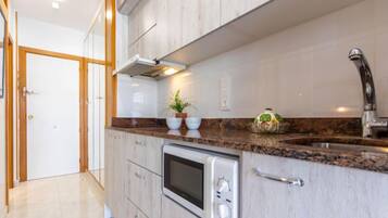 House, 1 Bedroom, Terrace | Dapur peribadi