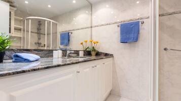 House, 1 Bedroom, Terrace | Bathroom