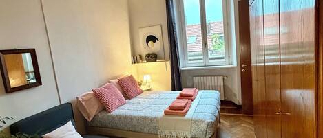 1 chambre, fer et planche à repasser, Wi-Fi, draps fournis