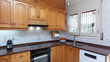 Villa, 6 Bedrooms, Terrace | Private kitchen