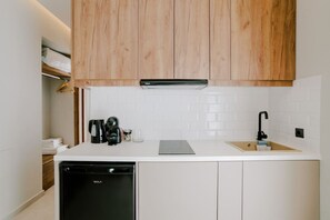 Fridge, stovetop, coffee/tea maker, electric kettle - Aelia Prime Experience 3 (Kos)