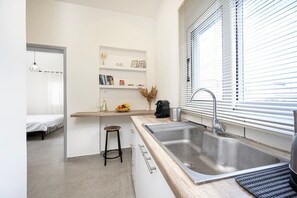 Fridge, microwave, stovetop, coffee/tea maker