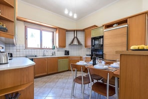 Fridge, microwave, oven, stovetop - Beachside Retreat Steps to Kos (Kos)