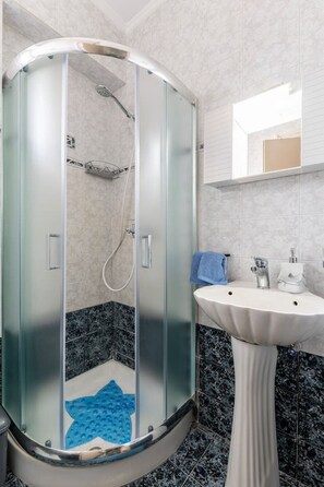 Hair dryer, towels