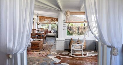 Paradiso Vintage Villa: Traditional 1944 Gem