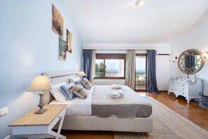 7 bedrooms, desk, iron/ironing board, travel cot