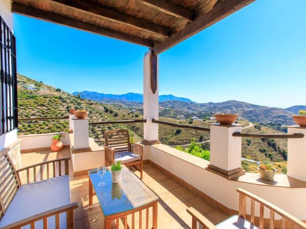 Villa, 4 Bedrooms | Terrace/patio