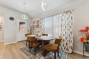 Dining - Charming & Cozy in the Heart off LubbockPerfect forYour Getaway Close toTex Tech (Lubbock)