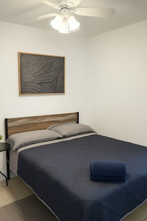 Desk, free WiFi - Pacifica by Fort Lauderdale Airport (Dania Beach)