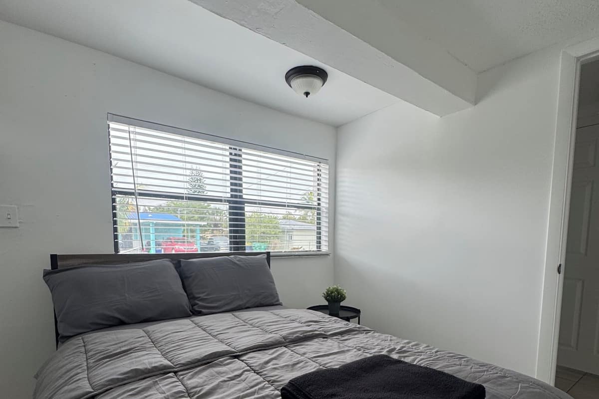 Comfort Double Room, Garden View | Meja, Wi-fi percuma