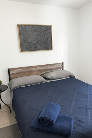 Habitación empresarial doble | Escritorio y wifi gratis