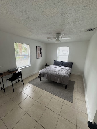 Escritorio y wifi gratis