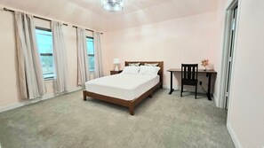 4 bedrooms, in-room safe, desk, iron/ironing board