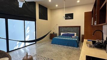 5 bedrooms, iron/ironing board, WiFi, bed sheets