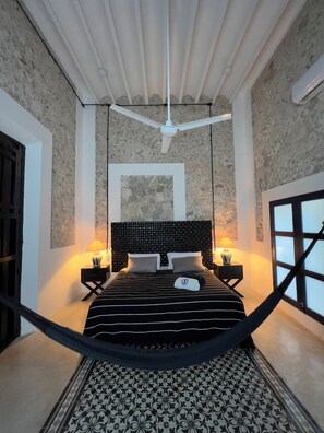 5 bedrooms, iron/ironing board, WiFi, bed sheets