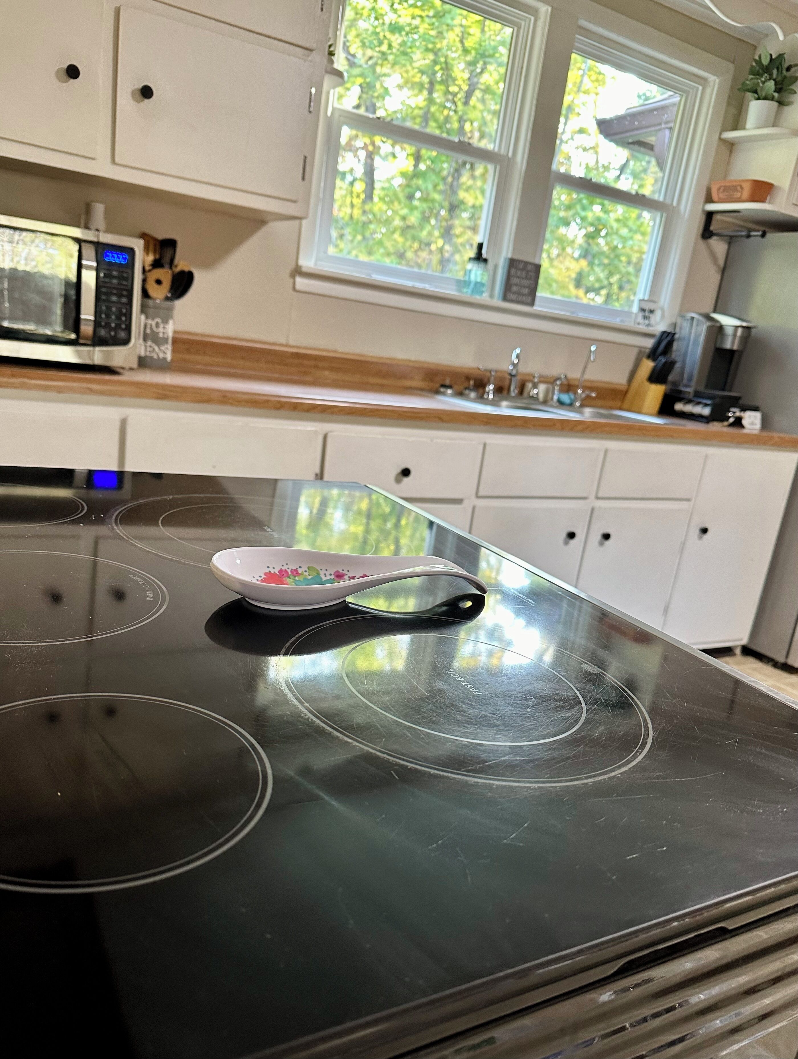 Micro-ondes, four, plaque de cuisson