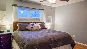 3 Schlafzimmer, Schreibtisch, Bügeleisen/Bügelbrett, kostenloses WLAN