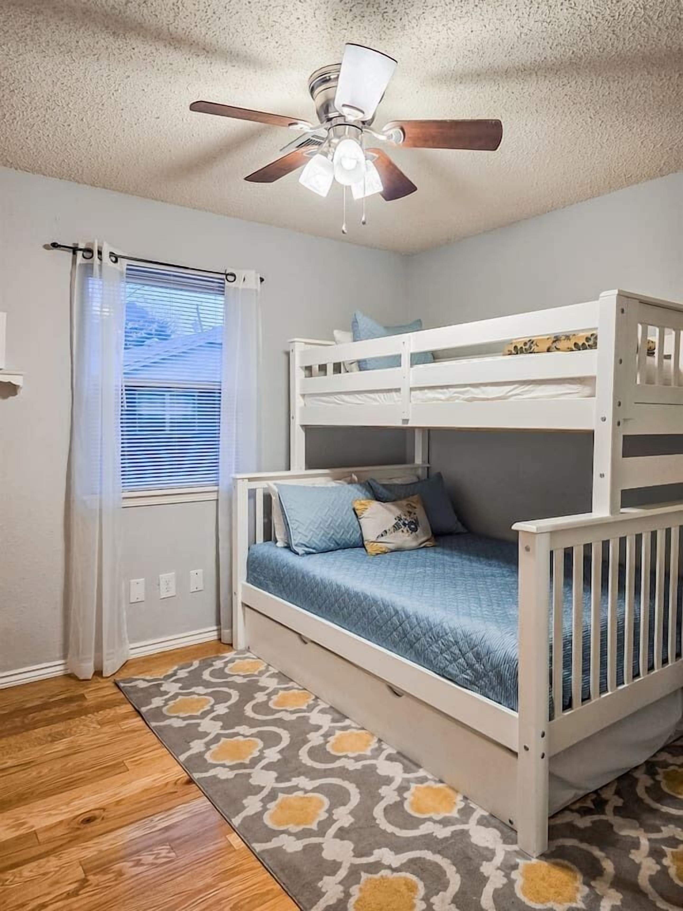 3 bedrooms, desk, iron/ironing board, free WiFi