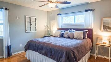 3 bedrooms, desk, iron/ironing board, free WiFi