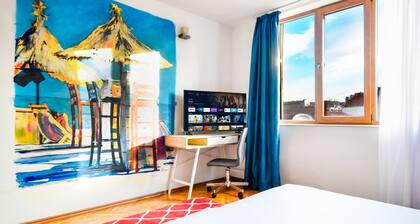 Spacious Room in the Center - King Bed + Smart TV
