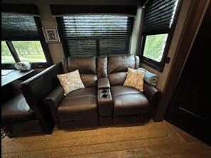 Smart TV, fireplace, DVD player, stereo - Private Waterfront Glamping Fun at Peppermint Cove For The Whole Family!   (Warsaw)