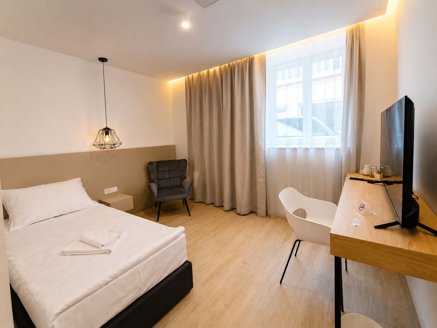 In-room safe, free WiFi, bed sheets