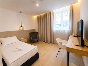 Standard Single Room | In-room safe, free WiFi, bed sheets - Kula & the Top Apartments (Zagreb)