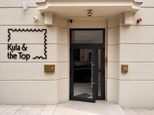 Kula & the Top Apartments