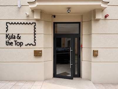 Kula & the Top Apartments
