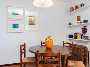 House, 4 Bedrooms | Dining