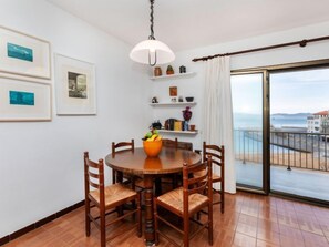 Casa, 4 habitaciones | Restaurantes